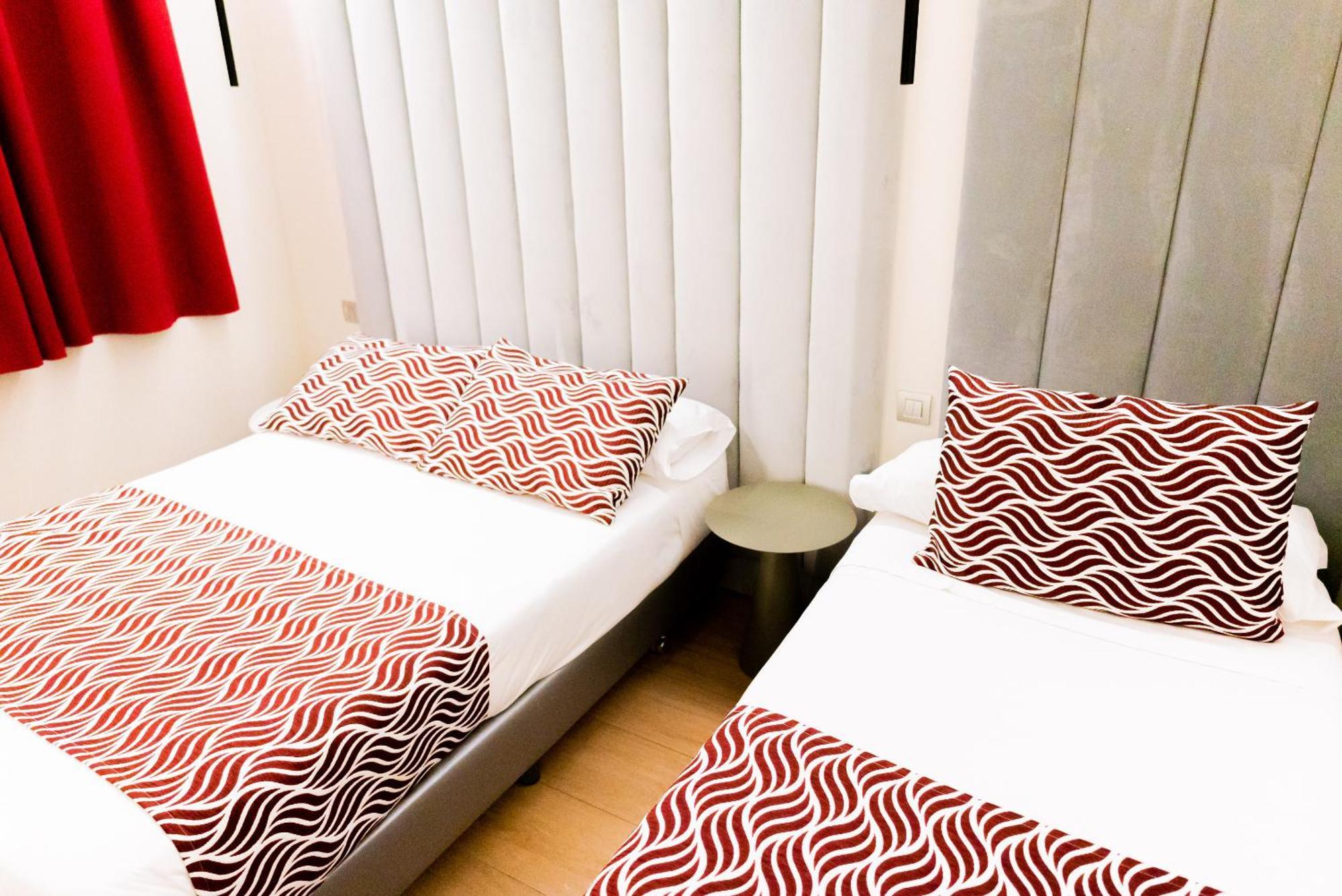 Hostal Juliette-Gran Via — Photos 3